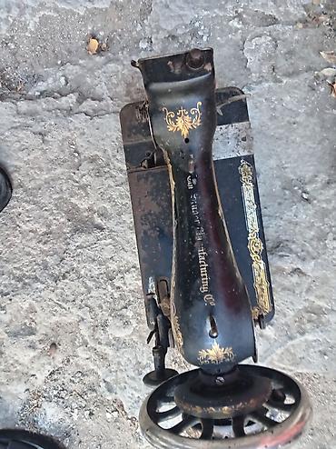 dikis masini: Məhsul: Köhnə tip əl ilə fırladılan tikiş maşını (Singer tipli dekorlu — 3