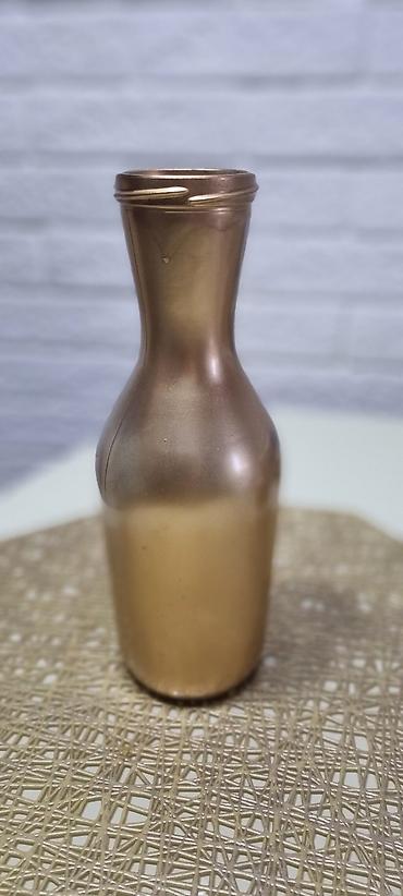 Вазы: Продаю вазу для цветов 1 шт золотого цвета 1 шт белого цвета район — 9