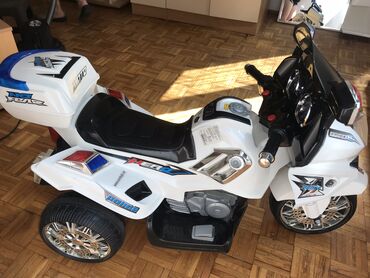 Motor sa dva motora 2X 35W Jako ocuvan i malo vozen Veći motor