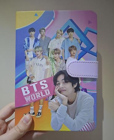 defter üzü: BTS WORLD temalı qeyd dəftəri - Rəngarəng, parlaq üz qabığı: ön və — 1