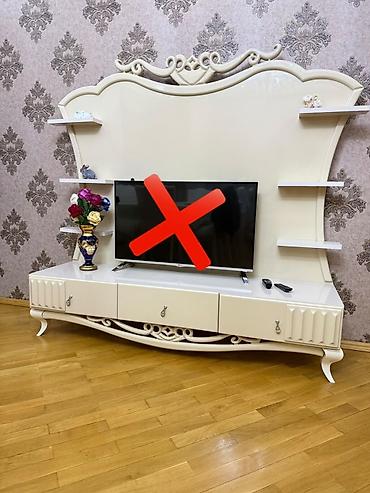 Tv stend satılır 80 azn.Unvan xetai (Gülü) E