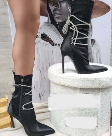 sandale bez boje: High boots