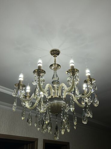 Süni güllər: Çılçıraq, 8 lampa, Şüşə