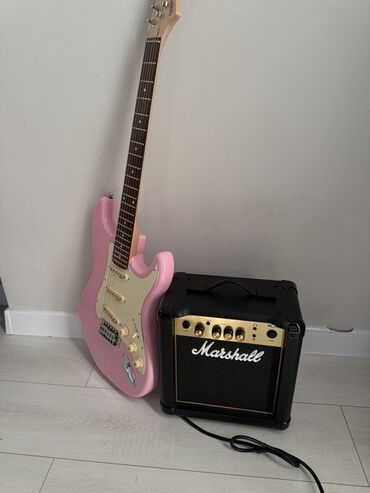 электрические гитары: Электрогитара в стиле Stratocaster + гитарный комбоусилитель Marshall