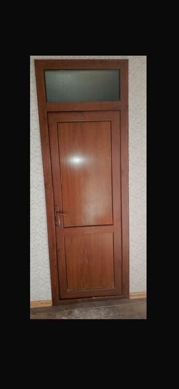 plastik gapi: Plastik qapi 235/80sm 
100azn 
Zabrat 1 8584 leli