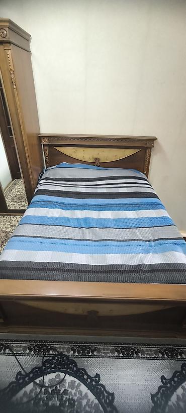 qedimi kravat: Klassik üslubda tam yataq otağı dəsti - Material: təbii ağac — 4
