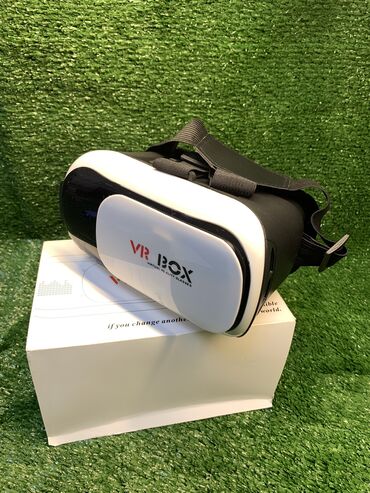 Аксессуары для консолей: Очки виртуальной реальности позволяют смотреть 3D-фильмы или играть в