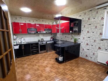 Həyət evləri və villaların satışı: Bakıxanov qəs. 4 otaqlı, 200 kv. m, Orta təmir — 12