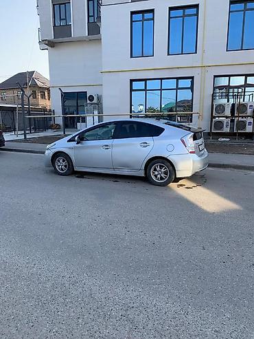 Toyota: Toyota Prius: 2011 г., 1.8 л, Вариатор, Гибрид, Хэтчбэк — 2