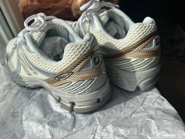 Krasofkalar və idman ayaqqabıları: New Balance 860 V2 White Brown Yenidir. Orginaldır. Amerikadan New -da lalafo.az — 6 Krasofkalar və idman ayaqqabıları: New Balance 860 V2 White Brown Yenidir. Orginaldır. Amerikadan New — 6