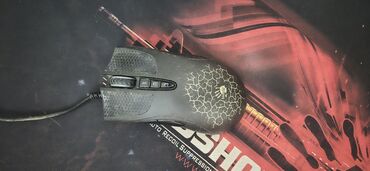 ноутбуу: Проводная игровая мышь A4Tech Bloody V8 в черном корпусе с характерным