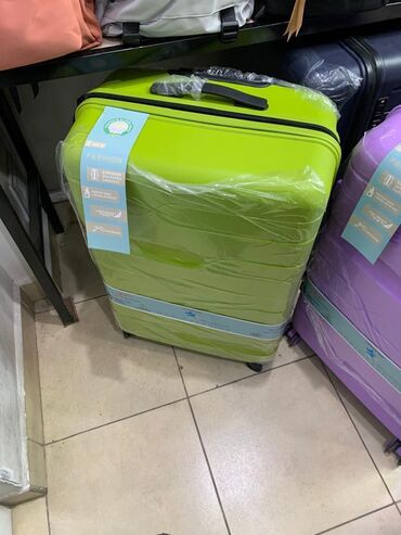 Чемоданы: Чемодан, Новый, Средний (40 - 70 л), Вращающиеся колеса на 360°, Водонепроницаемость, Кодовый замок — 7