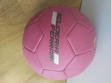 İdman və istirahət: Scuderia Ferrari futbol topu – Qirmizi reng Temiz original topdur — 1