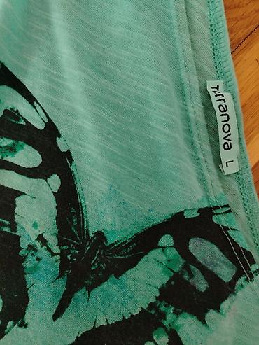pull and bear majice: Turkizna ženska majica sa printom leptira – Terranova, veličina L. - — 4