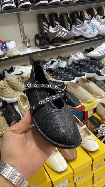 Ayaqqabılar: Məhsul: Kişi və qadın ayaqqabıları – gündəlik və stil kombinasiyası — 11