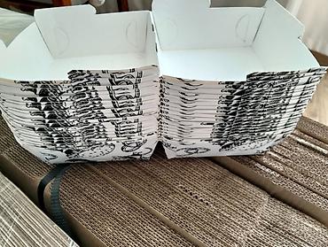 taxta qutular: 3 ölçü pizza paketleri heresinden 100 dene. 300 dene ümumi. 2 ölçü — 2