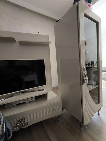 stend: Tv stendi və vitrin dəsti - Rəng: açıq krem/bej, parlaq səth - Stil — 2