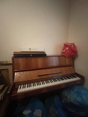 пианино купить баку: Upright pianino – klassik dizayn, parlaq ağac korpusu ilə