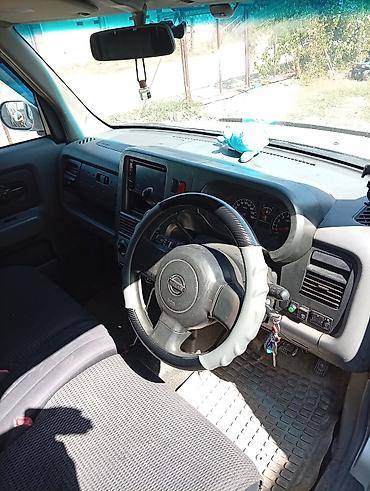 авто в такси: Nissan Cube: 2003 г., 1.3 л, Автомат, Бензин, Минивэн — 8