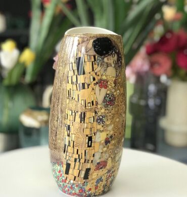 ваза прозрачная: Ваза оформленная по мотивам картины «Поцелуй» Гюстава Климта 😍🔥