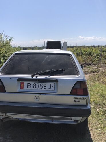 volkswagen passat b6: Volkswagen Golf: 1989 г., 1.3 л, Механика, Бензин, Хэтчбэк