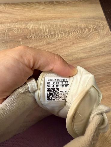 оригинал кроссы: Кроссовки adidas Originals, низкие, однотонные белые. - Модель с — 5
