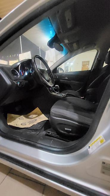 sorento 2010: Chevrolet Cruze: 1.4 l | 2010 il 256000 km Sedan — 5