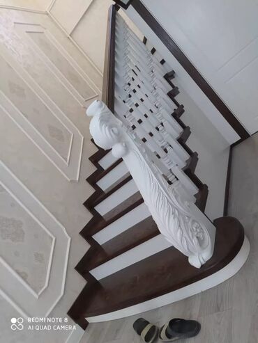 Деревянные лестницы: Стильная деревянная лестница, выполненная в классическом стиле — 19