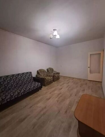 квартира маладая: 1 комната, Агентство недвижимости, Без подселения, С мебелью частично
