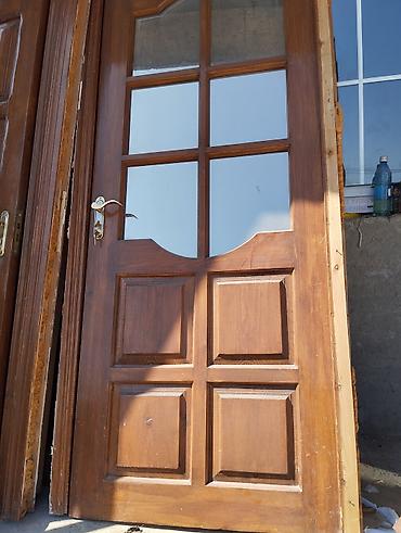 keci satşı: Təcili münasib qiymətli taxta qapılar satılır.4 ədəd şüşəli, 2 — 3