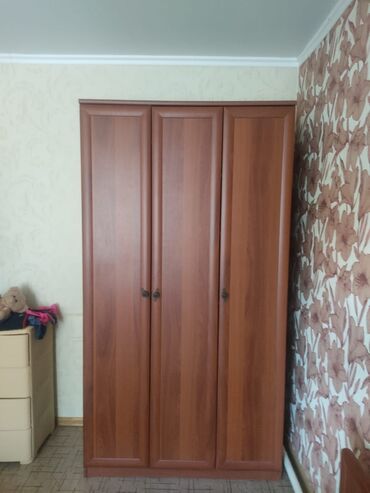 офисные столы буу: Спальный гарнитур : трехдверный платяной шкаф + комод в одном