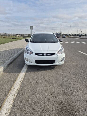 Hyundai Accent: 1.6 l | 2014 il Sedan