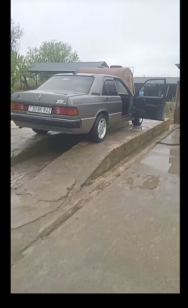 Mercedes-Benz: Mercedes-Benz 190: 2.1 l | 1991 il Sedan — 7