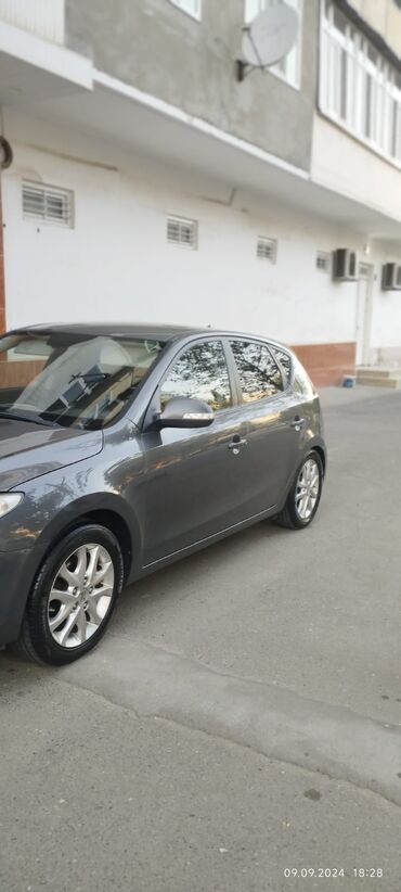 Hyundai: Hyundai i30: 1.6 l | 2008 il Hetçbek