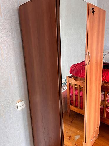 2 ci perde: İşlənmiş, 2 qapılı, Güzgülü, Qəhvəyi, Açılan, Düz dolab — 1