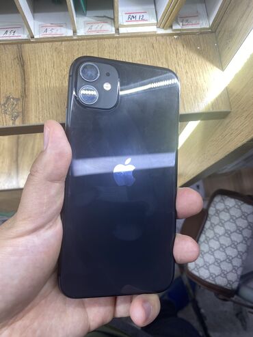 Apple iPhone: IPhone 11, Б/у, 64 ГБ, Черный, Защитное стекло, Чехол, 74 %