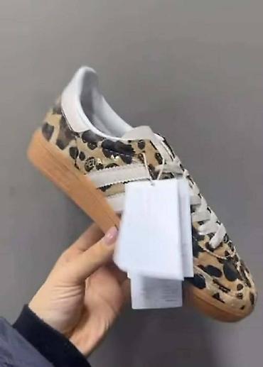 nike tn 35: Adidas spezial patike NOVO

Novo
Brojevi 36 do 40

fb Moja Kupovina 1 — 4
