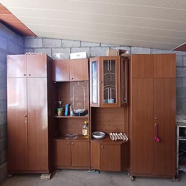 офисные столы: Секционная стенка/горка из ламинированного ДСП, классический ореховый — 3