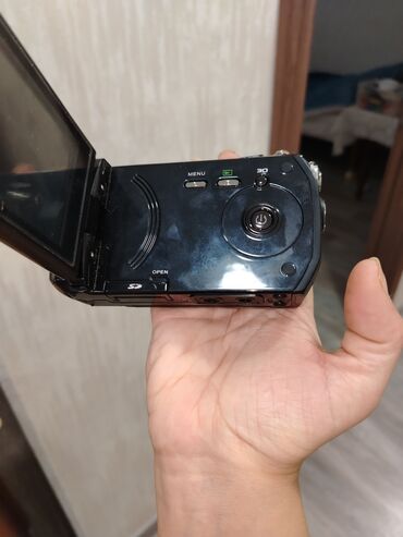 Videokameralar: Kamera yeni satilir, qutusu diski şarji üzərində — 8