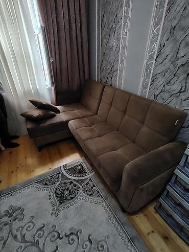 divan ortuk: Künc divanı – yumşaq süet toxumalı, bej-qəhvəyi rəng palitrası - — 4