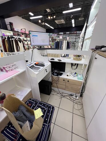 Стойки ресепшн: Столы ресепшен Администраторский стол Кассовый стол Занимаемся — 28