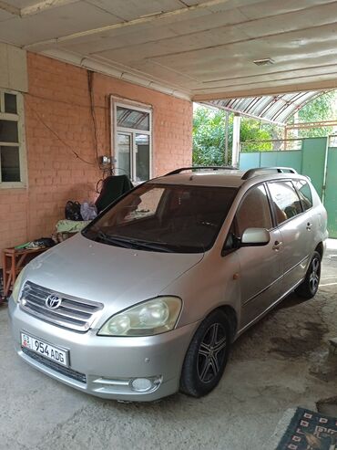 Toyota: Toyota Avensis Verso: 2003 г., 2 л, Механика, Дизель, Минивэн