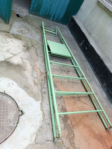 строительные лестницы: Лестница стремянка железная 3 метра 4500 сом очень надёжная и
