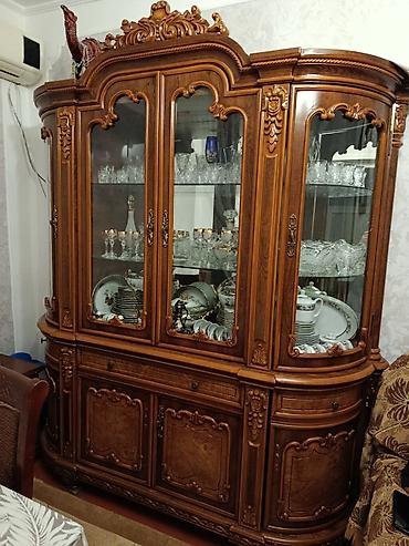 Bufetlər: Klassik üslubda böyük vitrin-bufet - Material: təbii ağac əsaslı — 1