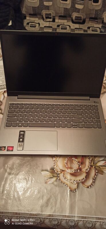 lenovo ideapad: AMD Ryzen 7, 16 GB, 15 "