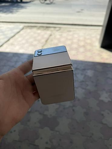 xiaomi flip: Samsung Galaxy Z Flip 5, rəng - Bej, Barmaq izi — 3