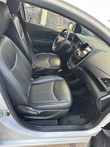 Chevrolet: Chevrolet Spark: 2017 г., 1 л, Вариатор, Бензин, Хэтчбэк — 17