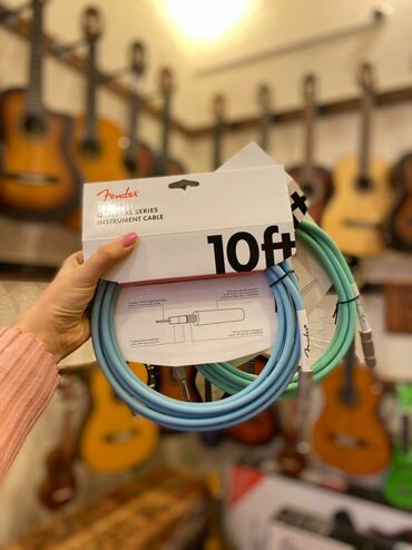 mikrafon kabeli: Fender markasına aid kabellər. Müxtəlif rəngləri mövcuddur. Uzunluğu 3