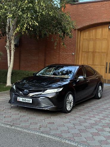 Унаа сатуу: Toyota Camry: 2018 г., 2.5 л, Вариатор, Гибрид, Седан — 2