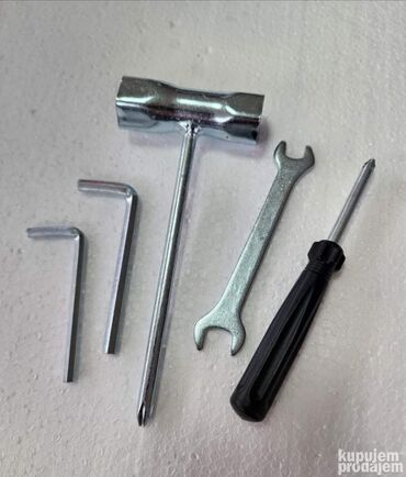 Ostali alati i mašine: Prodajem nov i kvalitetan benzinski bušač rupa. Snaga: 52 CC Model — 5